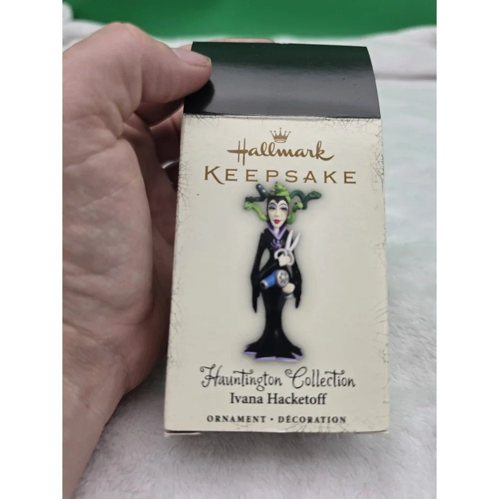 Hallmark 06305 Hauntington‎ Collection Ivana Hacketoff New In Box